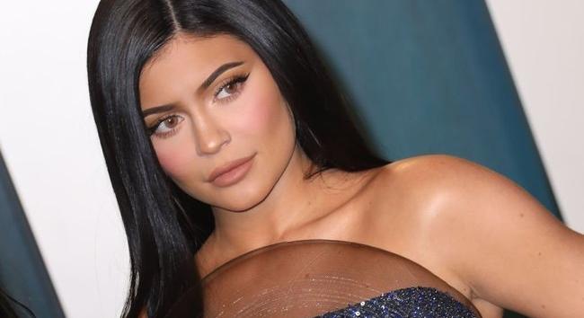 Forrong az internet népe: vérciki dologgal sokkolta rajongóit Kylie Jenner