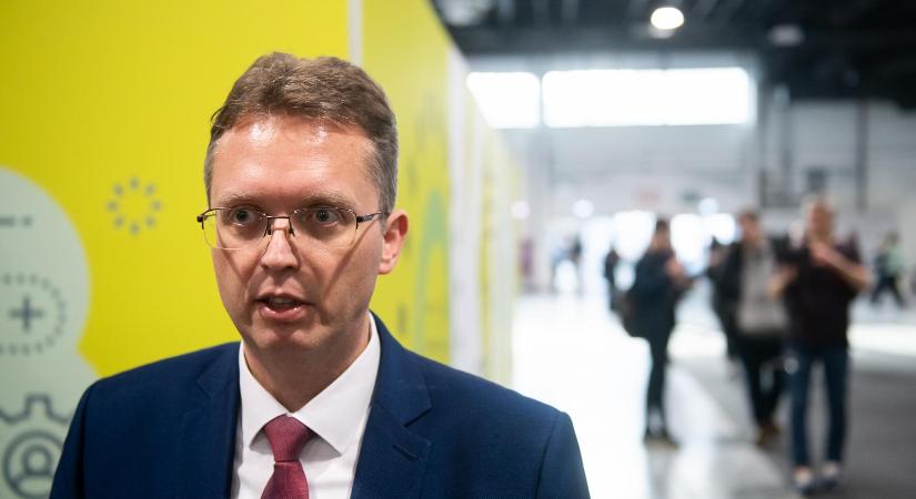 Hankó Balázs közölte, a néphagyomány és kultúra értékeit megjelenítő szaktekintélyek is véleményezni fogják az utóneveket