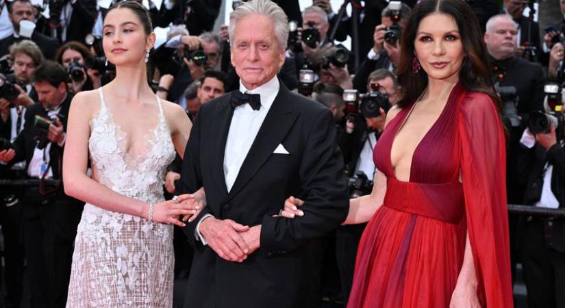 Michael Douglas és Catherine Zeta-Jones 22 éves lánya bikinis bombanő: Carys dögös fotókat posztolt