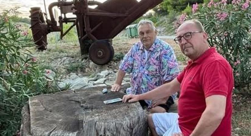 Újabb politikus tűnt fel Orbán Viktor mellett az Adrián