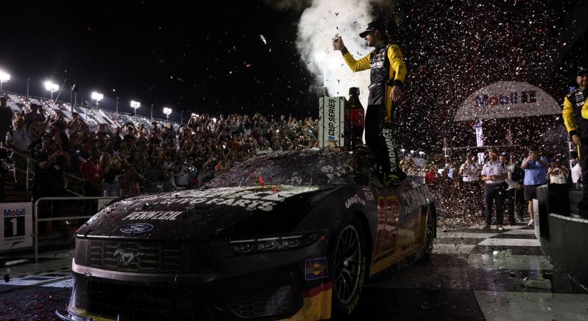 „Beérem ötmillió sörrel is” – benyújtotta a számlát a riválisát megmentő NASCAR-pilóta