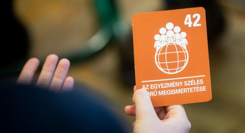 Ébresztő óra – rendőrök viszik az iskolásoknak a kulcsfontosságú információkat