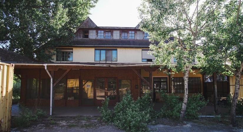 Lebontották a Darnay téri sörözőt Siófokon – urbex képek mutatják, milyen volt