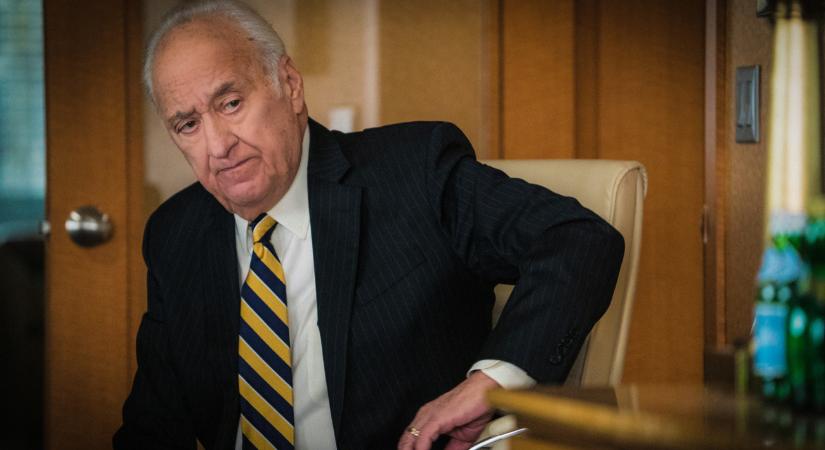 Meghalt Jerry Adler