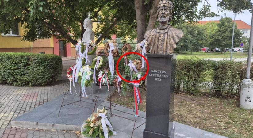 Koszorút loptak Szent István király szobráról Érsekújvárban