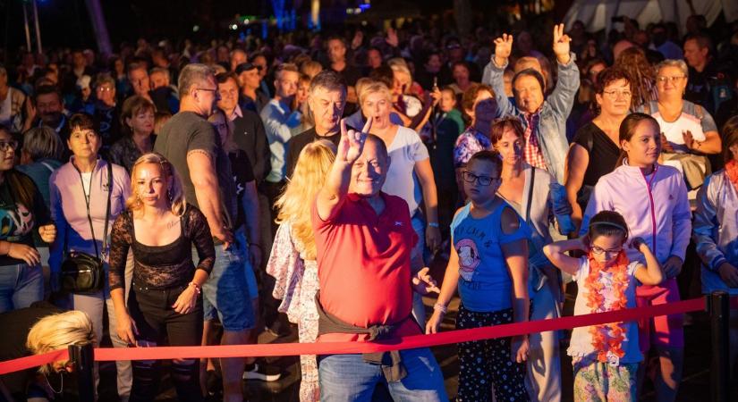 Hatalmas bulival zárták a nyarat a fürdővárosban – fotókkal, videóval