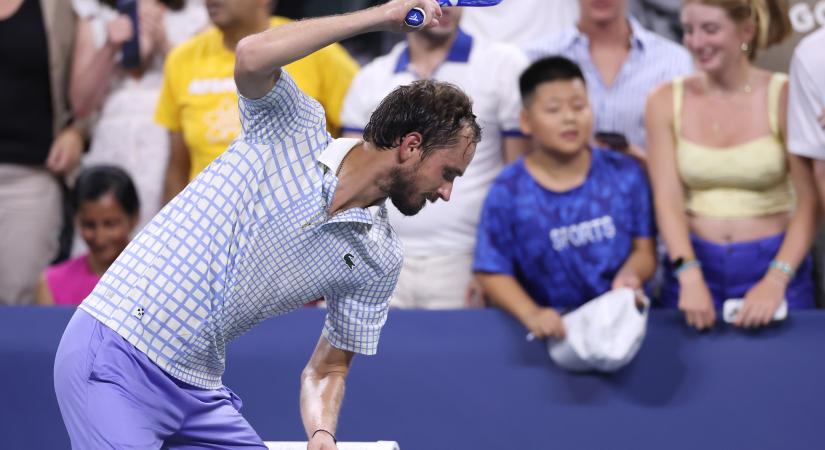 Szanaszét törte az ütőjét a kiesés után a korábbi US Open-bajnok