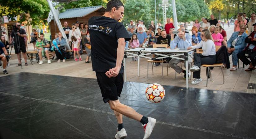 Rekordot döntött a debreceni freestyle focista