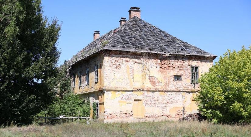Végleg tönkrement a kivételes szépségű magyar kastély: már nem lehet megmenteni – tudomást sem vesz róla a külföldre kivándorolt tulajdonosa