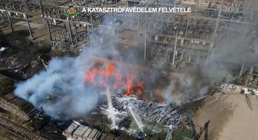Videó: így oltották el a vasárnapi vasúti talpfatüzet