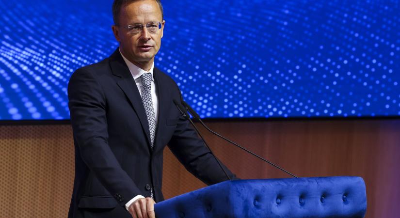 Szijjártó Péter: Megtapasztaltuk, milyen az, amikor keletről elnyomnak, nyugatról pedig elfelejtenek minket