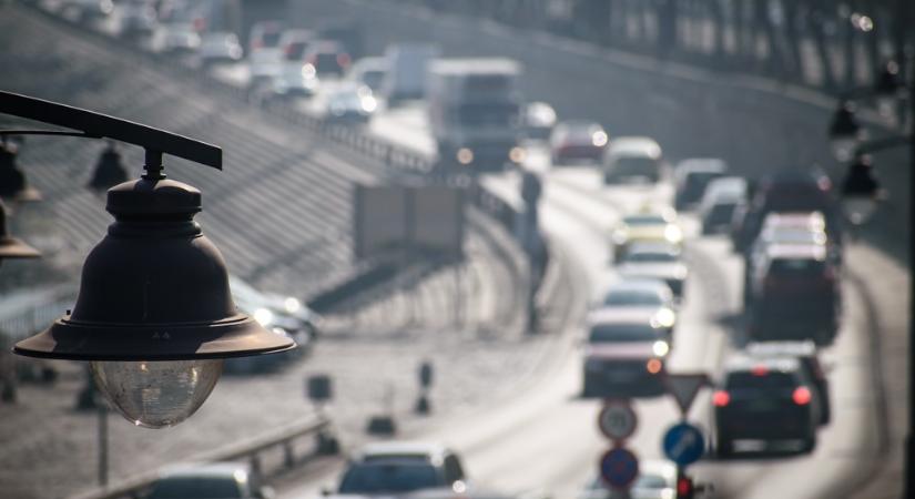 6 kilométeren torlódik az M1 Győr felé, és mától nincsen Keleti Pályaudvar sem 4 hétig