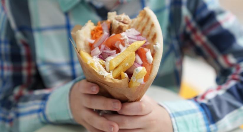 Késsel raboltak gyrost egy fiútól Miskolcon