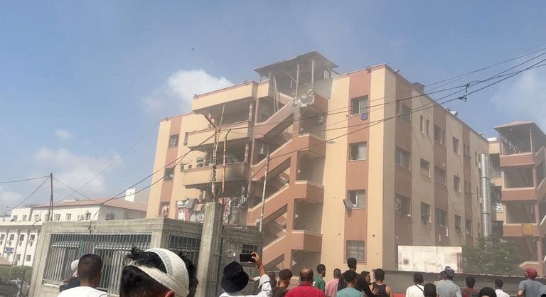 Négy újságírót ölt meg egy izraeli bomba, köztük az AP és a Reuters munkatársaival