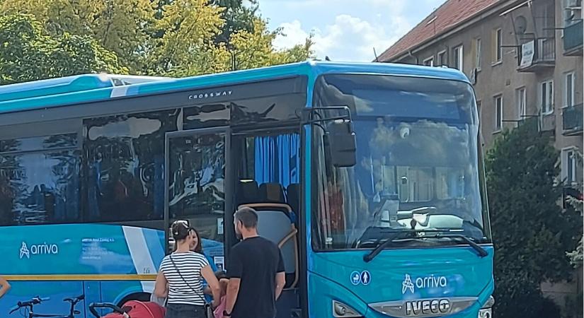Érsekújvárban, Párkányban és Léván ingyen, a helyközi járatokon kedvezményesen utazhatnak a tanulók, de csak utaskártyával!