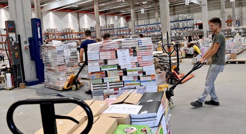 15–20 ezer forint plusz: ennyibe kerülhet az „ingyenes” tankönyv mellé a tanulás