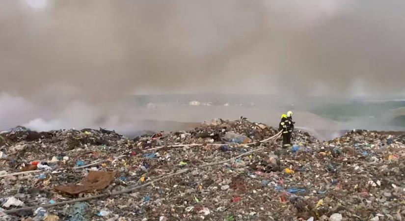 Tűz ütött ki a székesfehérvári hulladéklerakóban
