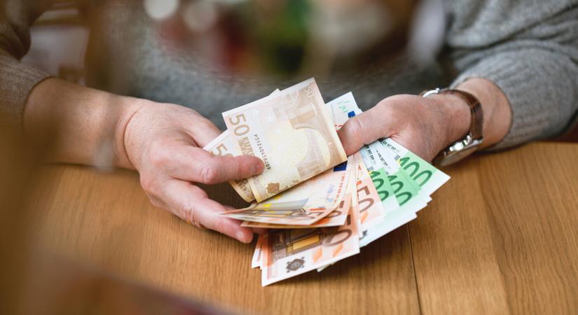 A fizetésünk kétharmada az államé – 2 ezer euróból 800-at tarthatunk meg