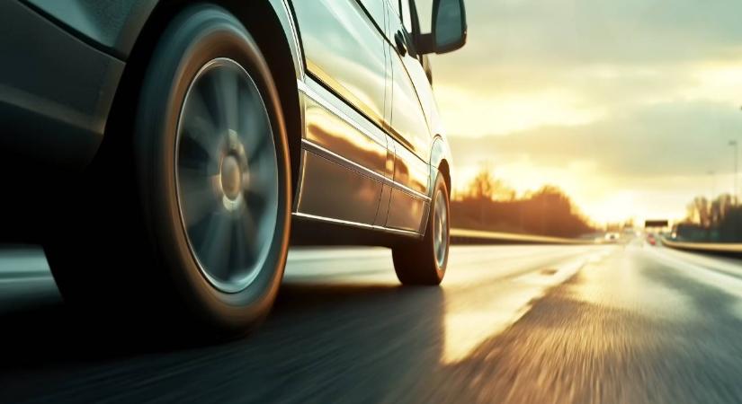 199 km/h-val lépte túl a sebességhatárt: felháborító, milyen enyhe büntetést kapott