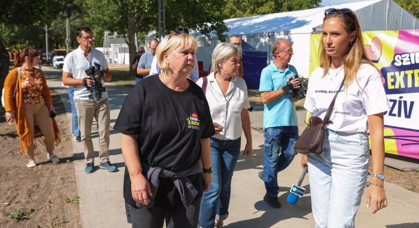 Pár nappal a rajt előtt: sajtóbejáráson mutatták meg, hogyan készül a SZIN
