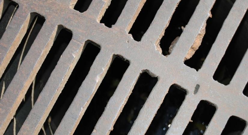 Csatornajavítási munkák miatt lesz forgalmirend változás Győrben a Nagysándor József utcában