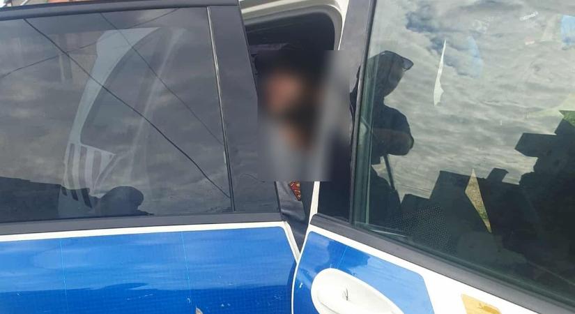Rendőri akció a nyílt utcán Gyöngyösön, veszélyes bűnözőt kaptak el a rendőrök – fotó és részletek