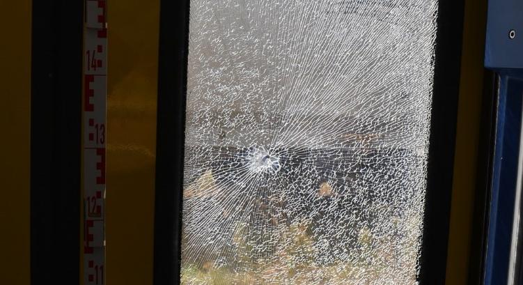 Letartóztatásban a vonatablakokat kalapáccsal rongáló férfi
