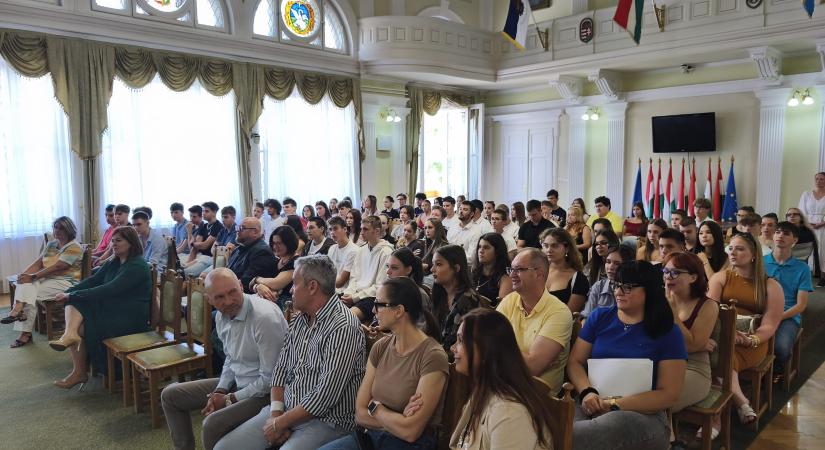 Köszöntötték a nyári diákmunka program résztvevőit Szolnokon