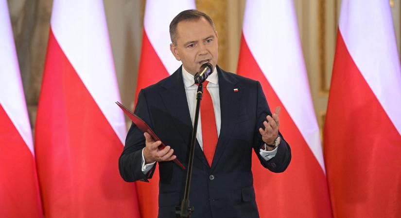 Három vétóval kezdett az új lengyel elnök, ukrajnai ügy is van köztük