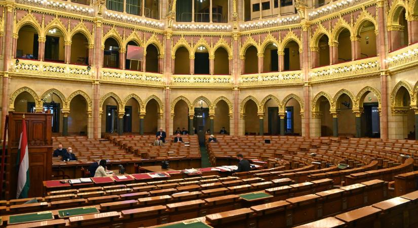Egyetlen fideszes képviselő sem jelent meg a munkahelyén, a parlament rendkívüli ülésén