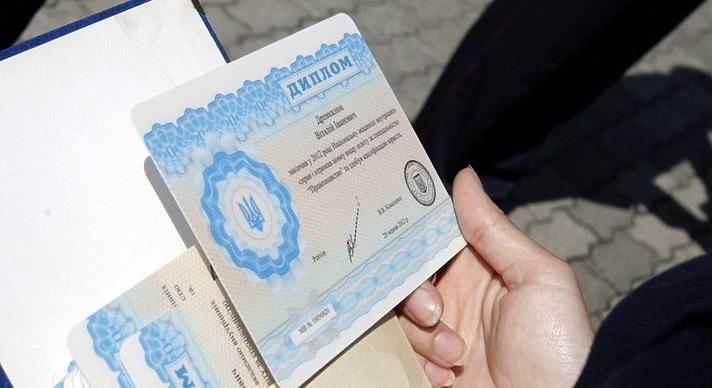 Ukrajnába visszatér a vörös diploma