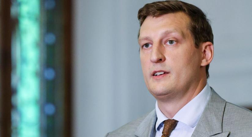 Otthon start: Panyi Miklós államtitkár szétszedte a Portfólió cikkét
