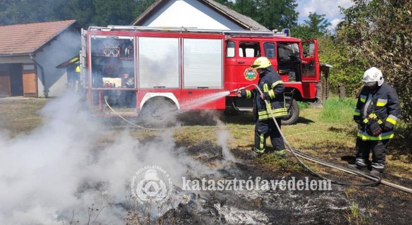Két helyen is felcsaptak a lángok ma Zala vármegyében – továbbra sem árt vigyázni!