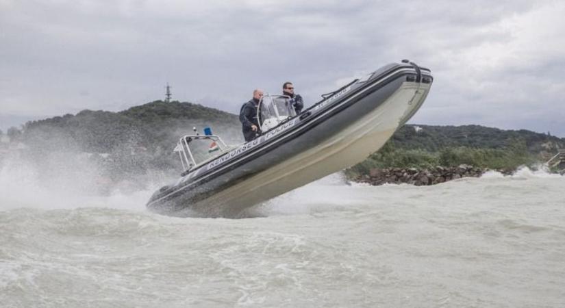 Rekkenő hőség, veszélyes víz – tizenkilenc embert mentettek ki a Balatonból a hétvégén