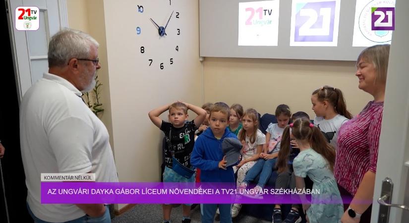 Kommentár nélkül (2025.08.25) Az ungvári Dayka Gábor Líceum növendékei a TV21 Ungvár székházában (videó)