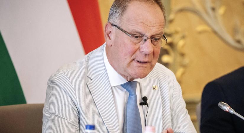 A fejlesztések terén az ágazatirányítás mindenkinek partnerséget nyújt, aki hajlandó velük együttműködni – közölte Navracsics Tibor