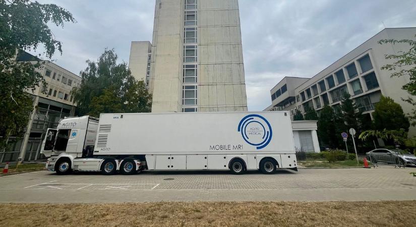 Új mobil MR-berendezés segíti a gyógyítást Kecskeméten