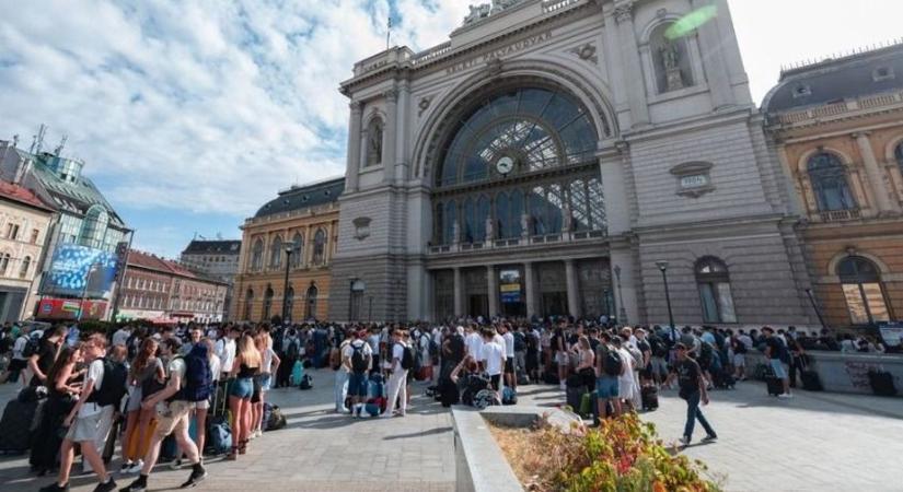 Lezárták a Keleti pályaudvart, Kelenföldre érkeznek a győri fővonalon utazók