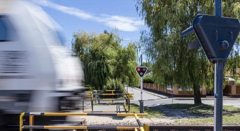 Csak a mozdonyvezető lélekjelenlétén múlt, hogy nem ütközött a balatonfüredi vonat