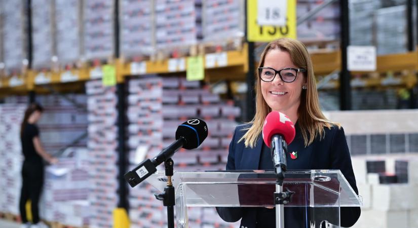 Már megindult 13 millió tankönyv az iskolákba – Balatoni Katalin a tanévkezdésről