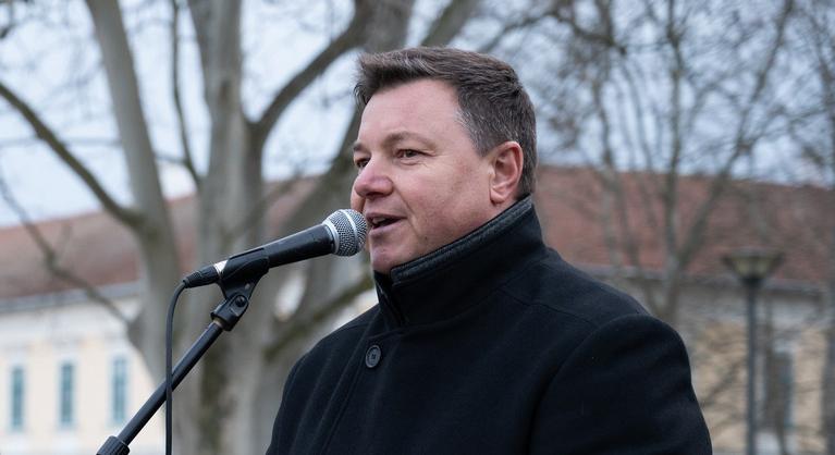 Komoly vádat fogalmaztak meg a Tisza egyik politikusáról: korábban embercsempészetért börtönben ült