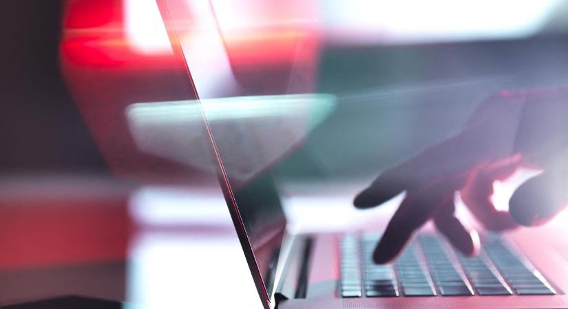 Mesterséges intelligenciával készült videóval vertek át egy idős férfit, aki érelmeszesedésre keresett gyógymódot