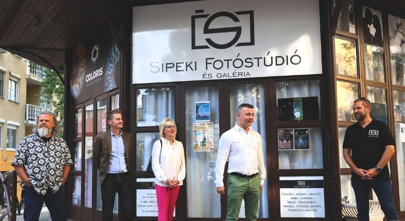 Egyedülálló digitális tárlat a Sipeki Fotóstúdióban (fotókkal)