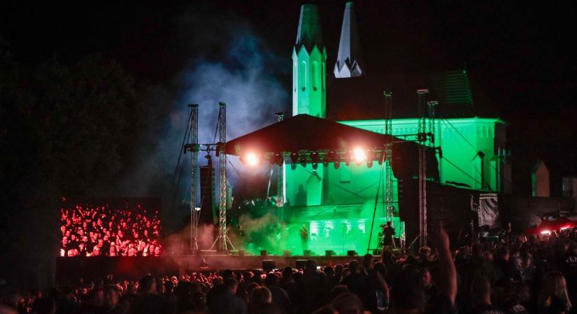Négy kisgyermek megindító akciója a Sitkei Rockfesztiválon