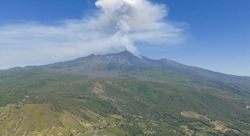 Ismét kitört az Etna, Európa legnagyobb tűzhányója