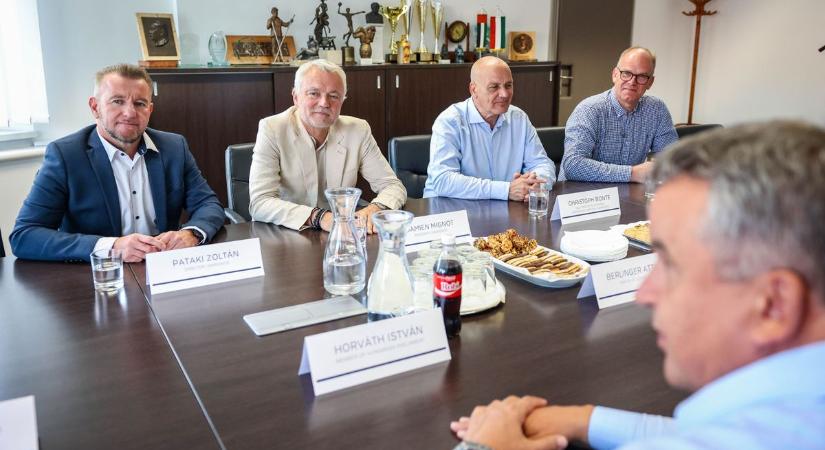 Jó hír érkezett! Újabb évtizedekre tervez a város egyik legnagyobb munkáltatója (FOTÓK!)