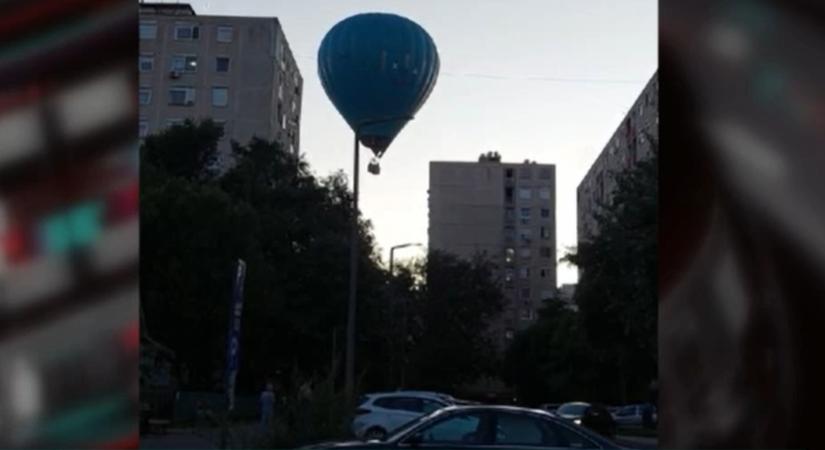 Debrecen egy kis utcában, a sűrűn lakott kertvárosában landolt egy hőlégballon