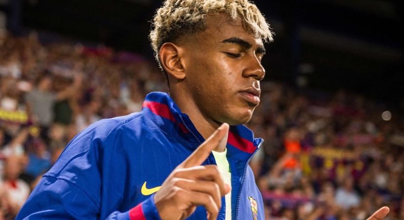 Hansi Flick nyilatkozata méhkassá változtatta Barcelonát, Lamine Yamal jövője volt a téma