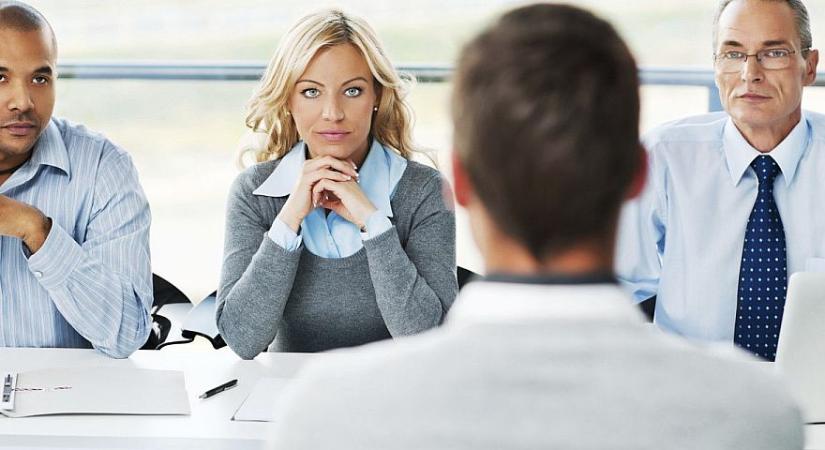 Újra hódítani kezdtek a személyes állásinterjúk a fejlesztői állásoknál (is) - a mesterséges intelligenciák miatt