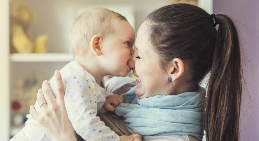Miért harap a baba? A szakértő szerint komoly feszültség is állhat a háttérben